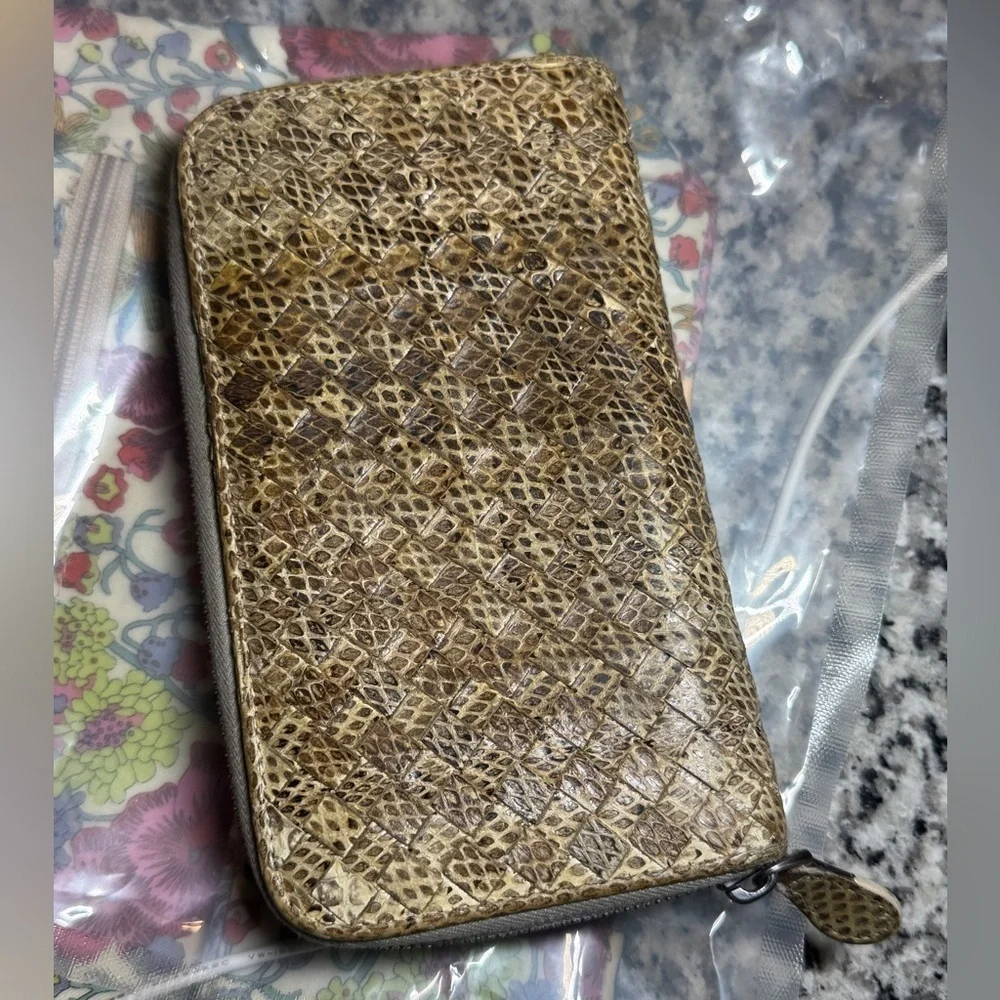 Bottega Veneta Intrecciato leather wallet‎ in Beige SnakeEmbossed Leather